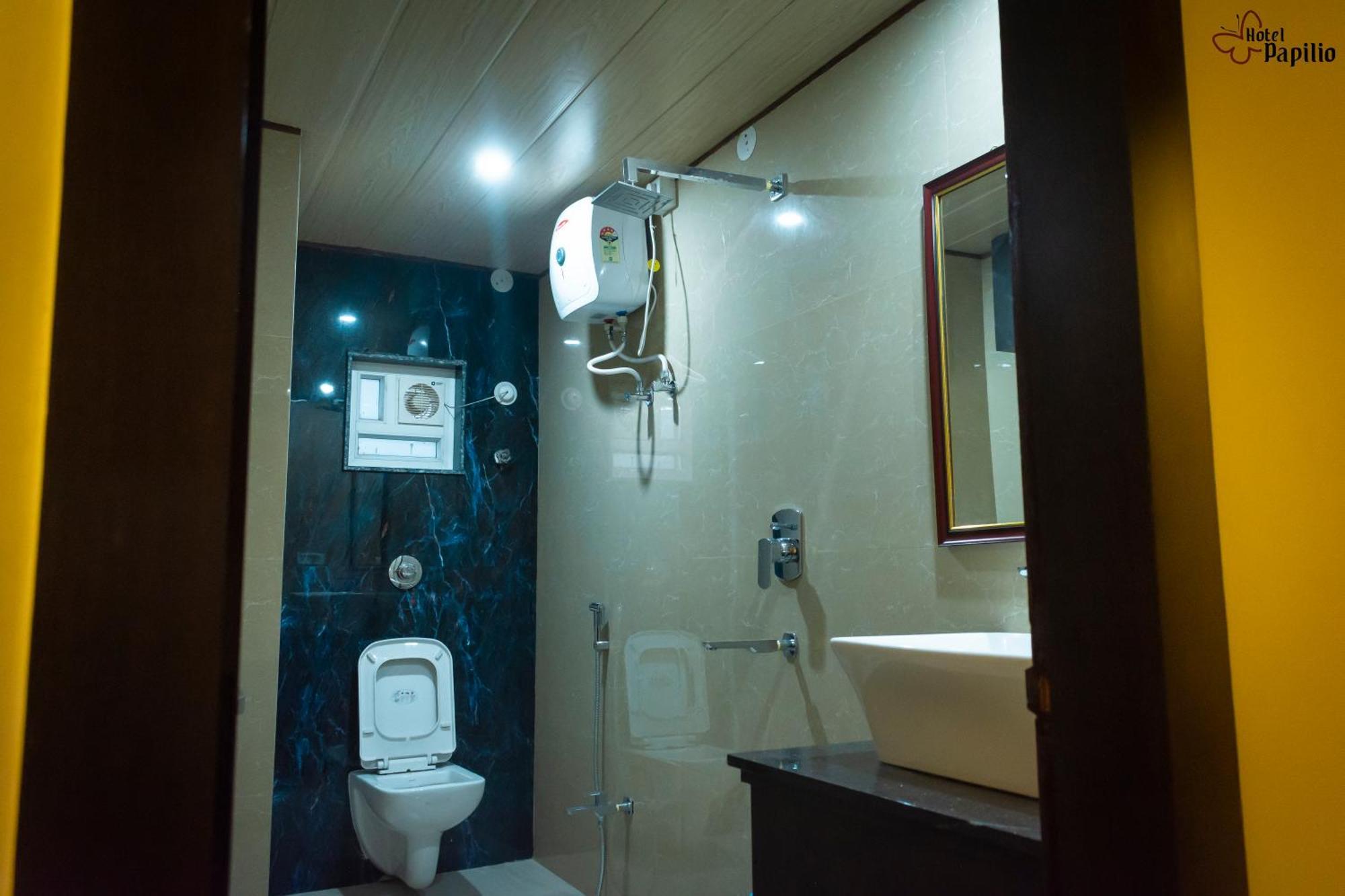 Hotel Papilio Māldah Zewnętrze zdjęcie