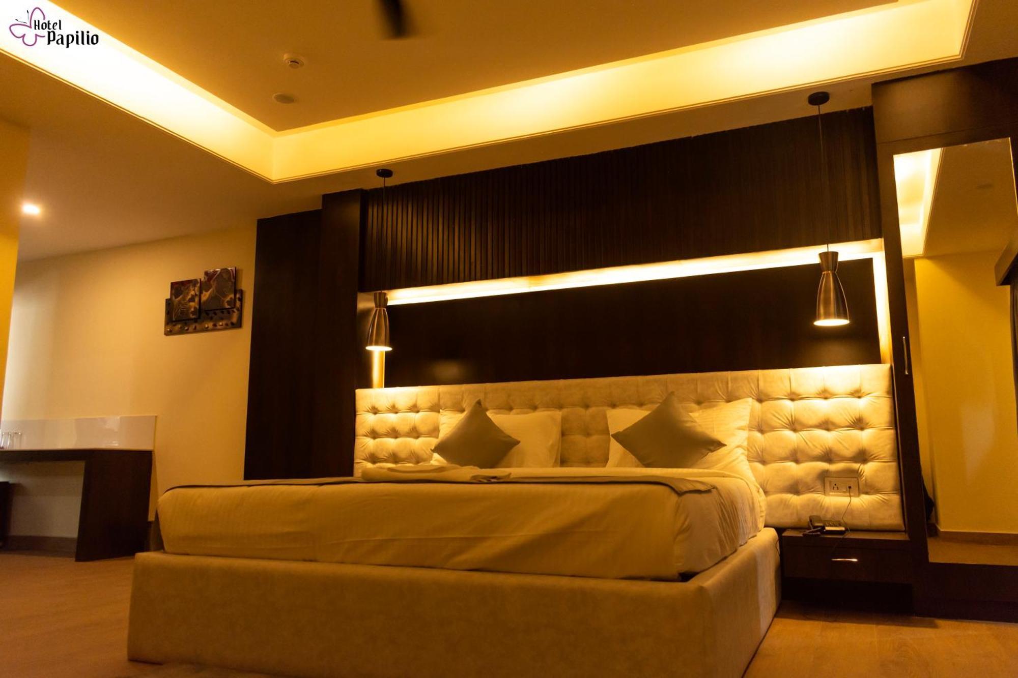 Hotel Papilio Māldah Zewnętrze zdjęcie