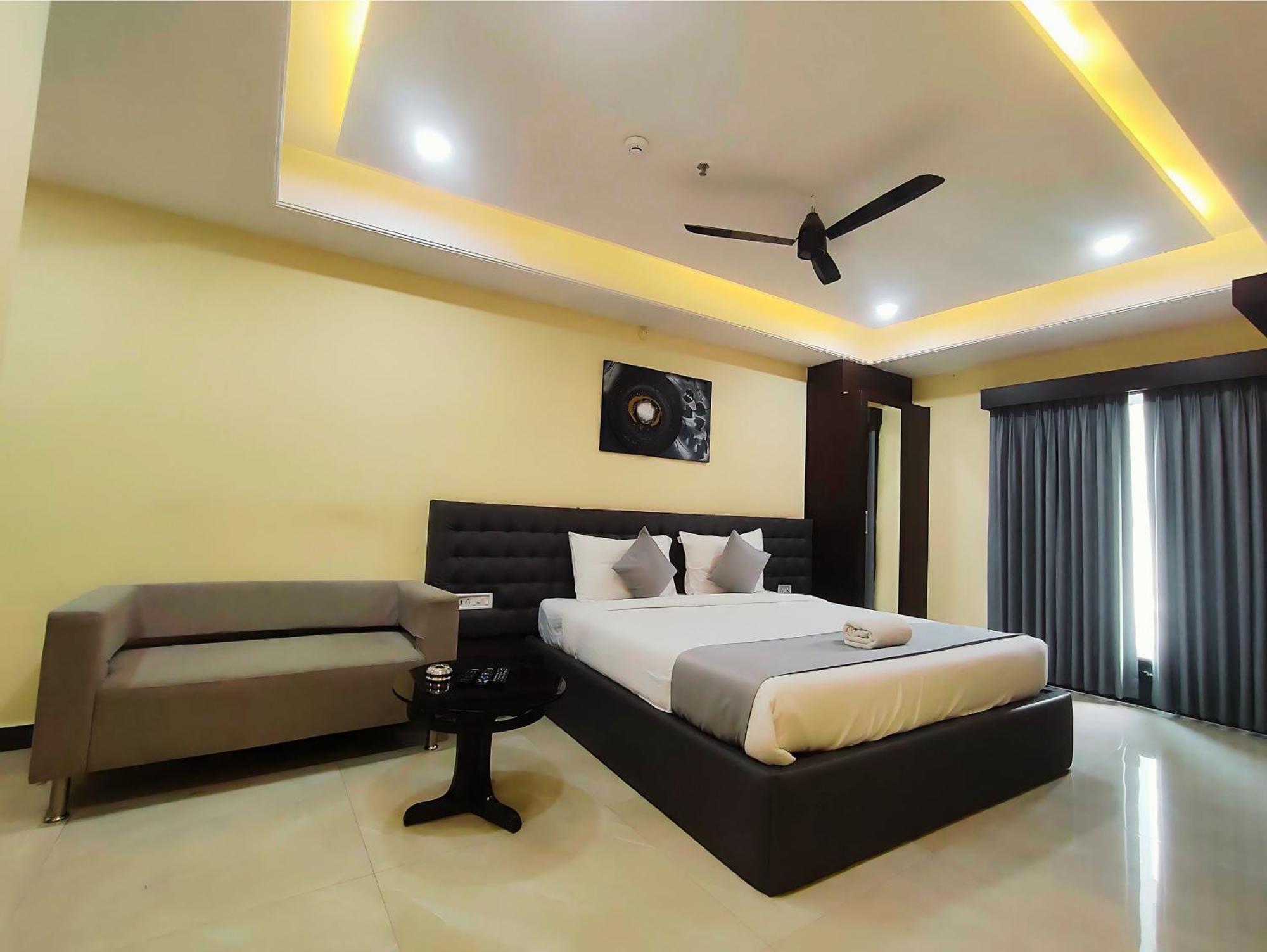 Hotel Papilio Māldah Zewnętrze zdjęcie
