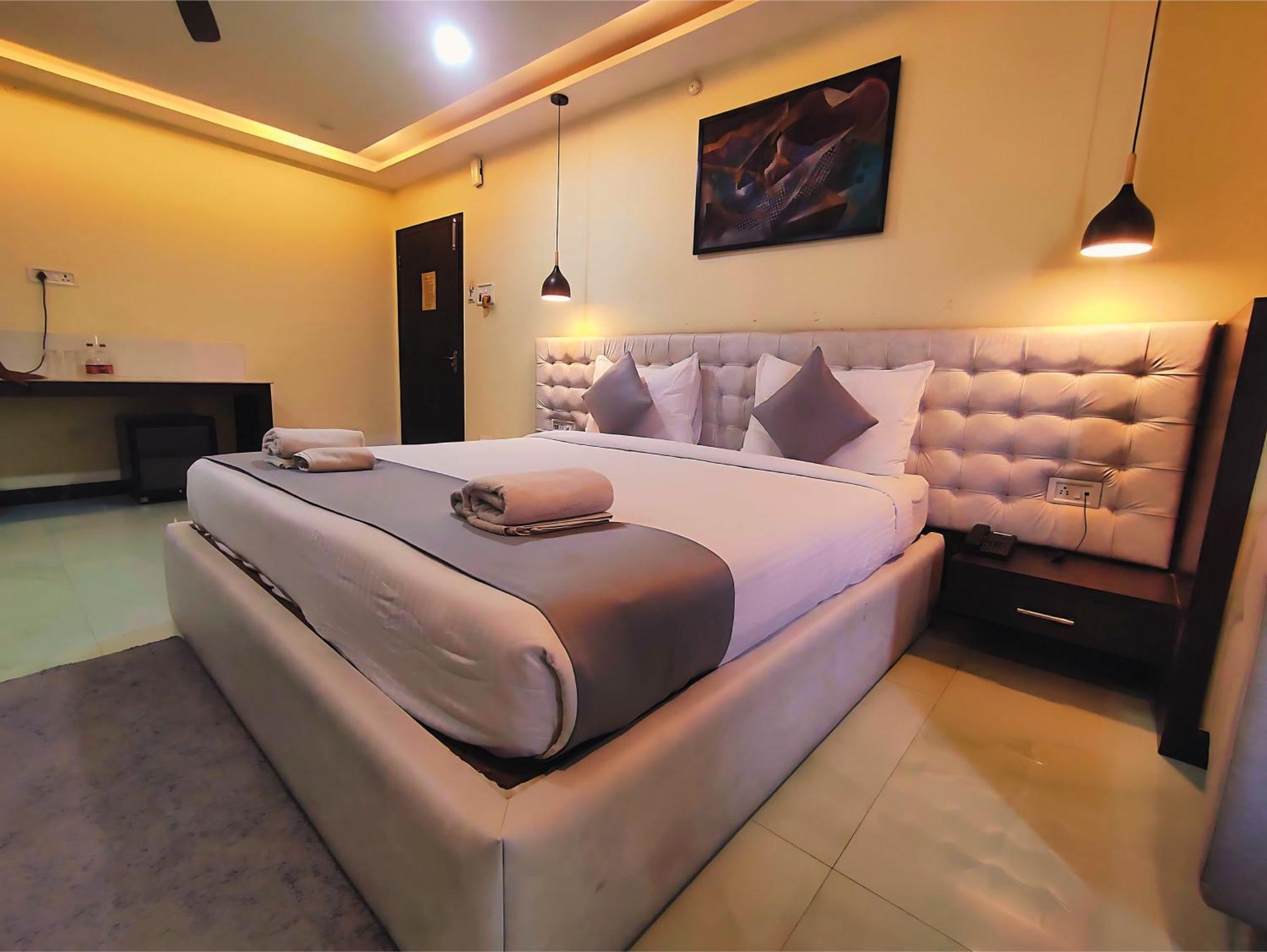 Hotel Papilio Māldah Zewnętrze zdjęcie
