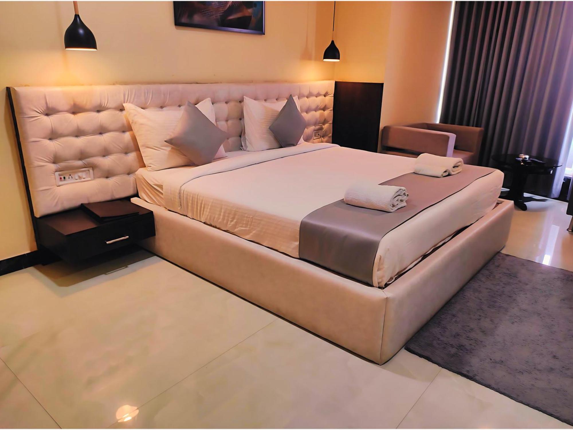 Hotel Papilio Māldah Zewnętrze zdjęcie