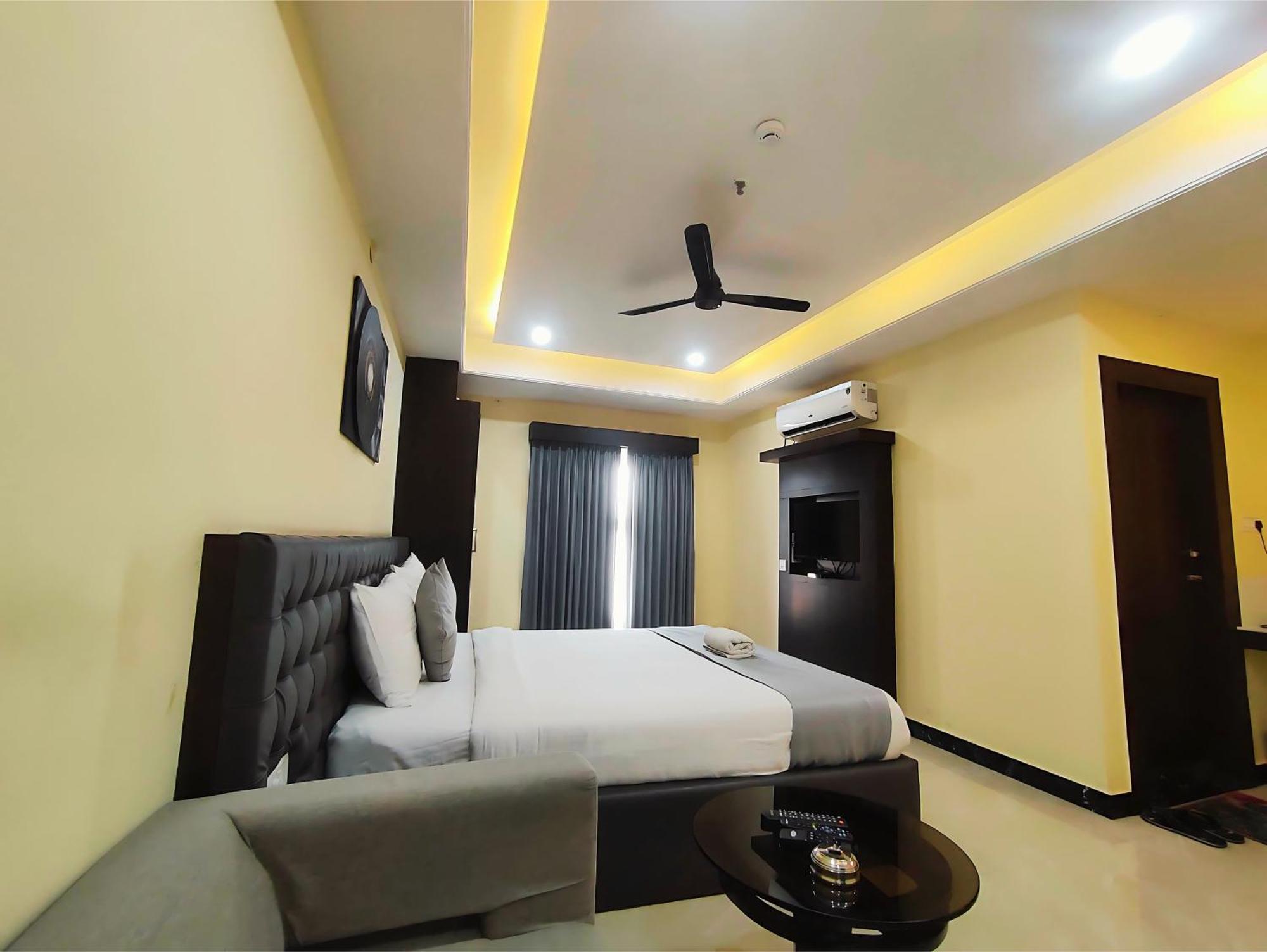 Hotel Papilio Māldah Zewnętrze zdjęcie
