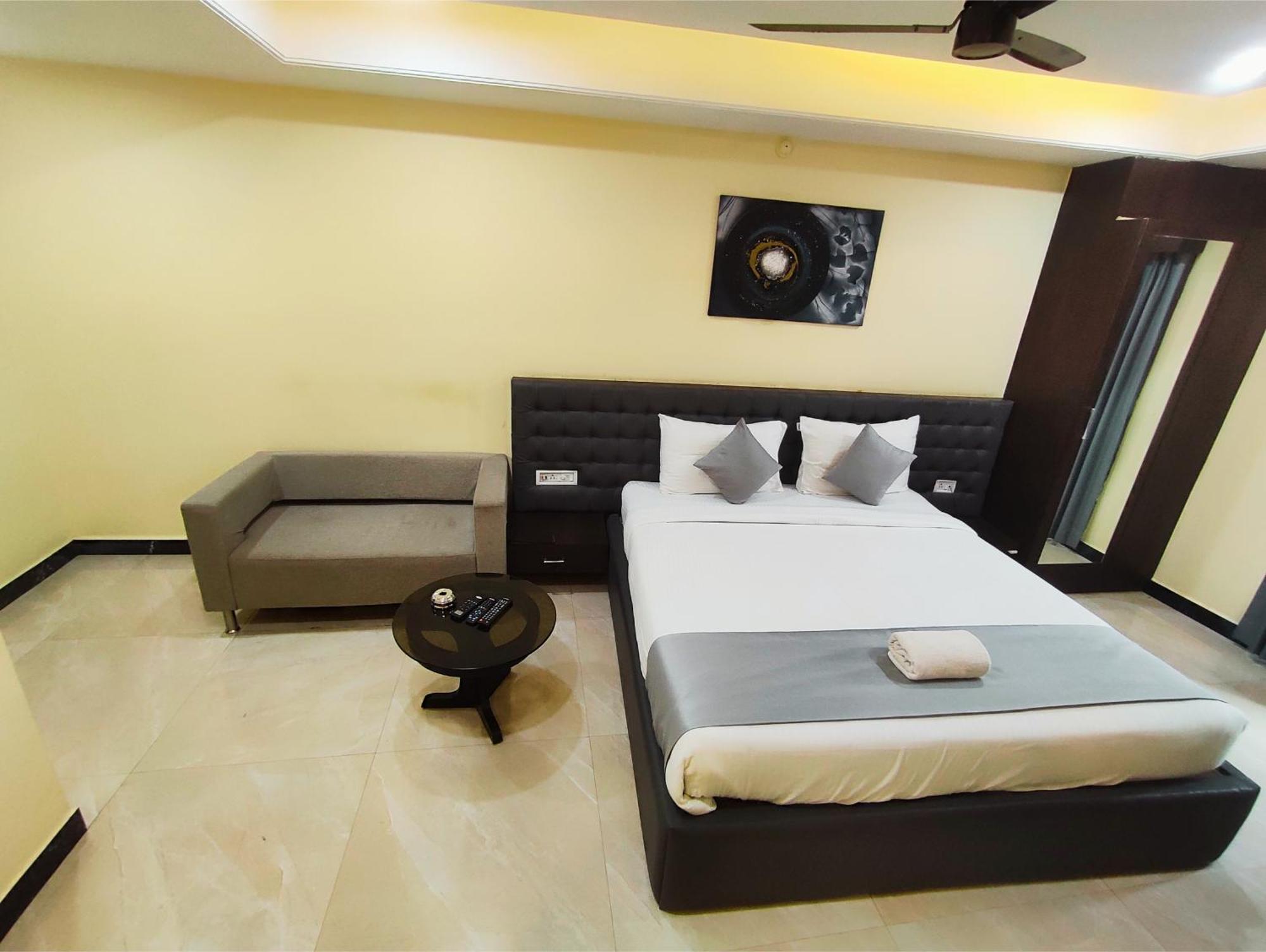Hotel Papilio Māldah Zewnętrze zdjęcie