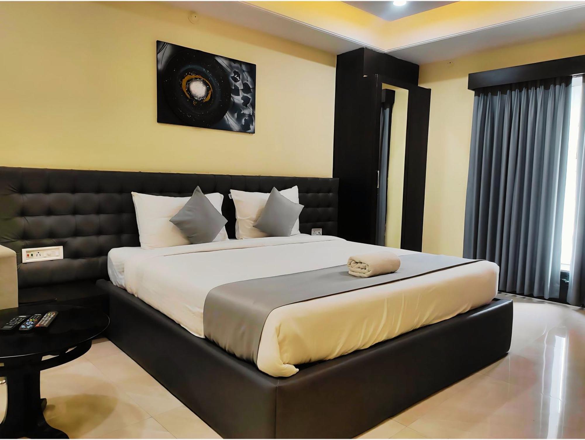 Hotel Papilio Māldah Zewnętrze zdjęcie