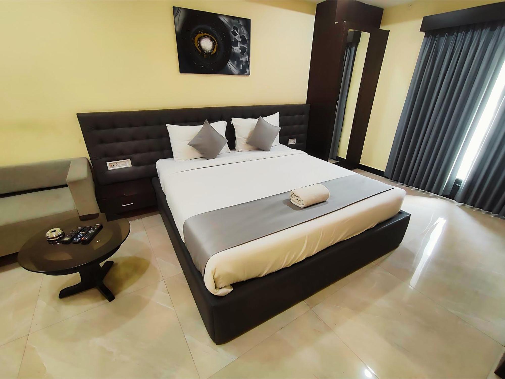 Hotel Papilio Māldah Zewnętrze zdjęcie